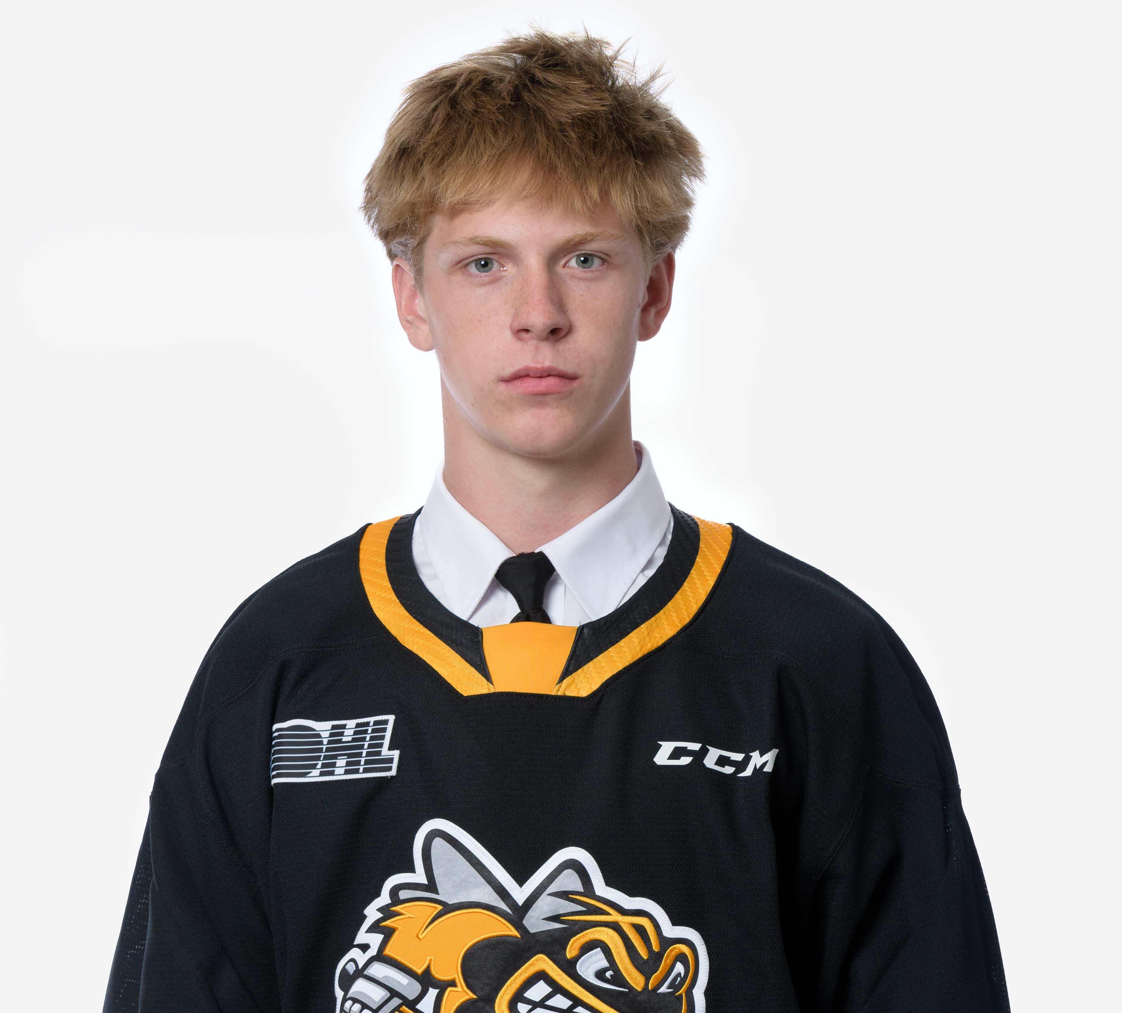 Sting sign defenceman Sewell