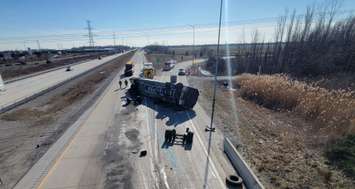 Tractor trailer rollover on the westbound Highway 401 near Bloomfield Road in Chatham-Kent. March 30, 2023. (Photo courtesy of Matthew Clark)