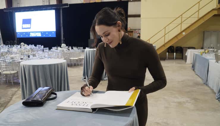 Tessa Virtue signing book. May 7, 2026. (Photo by Natalia Vega)