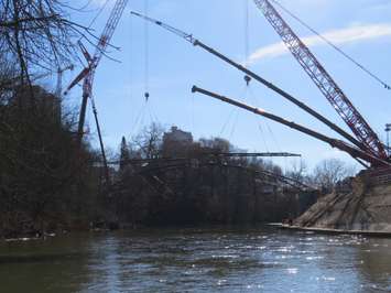 Construction crews work to remove Blackfriars Bridge for rehabilitation, November 27, 2017. (Photo by Miranda Chant, Blackburn News)