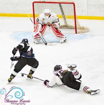 Legionnaires defenceman Owen MacDonald makes a diving play on the puck in a game versus the LaSalle Vipers.  18 November 2021.  (Shawna Lavoie Photography)