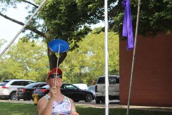 A man spins a plate at the 2018 Buskerville Festival in Windsor, August 11, 2018 (Photo by Adelle Loiselle)