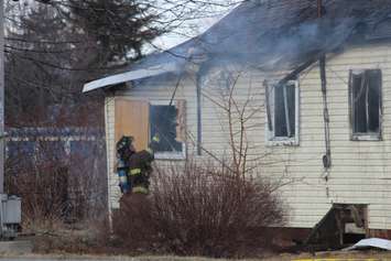 Windsor firefighters battle a blaze in the 800-block of Wellington Ave., January 27, 2016. (Photo by Mike Vlasveld)