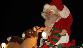Santa Claus Parade (BlackburnNews.com photo by Dave Dentinger)