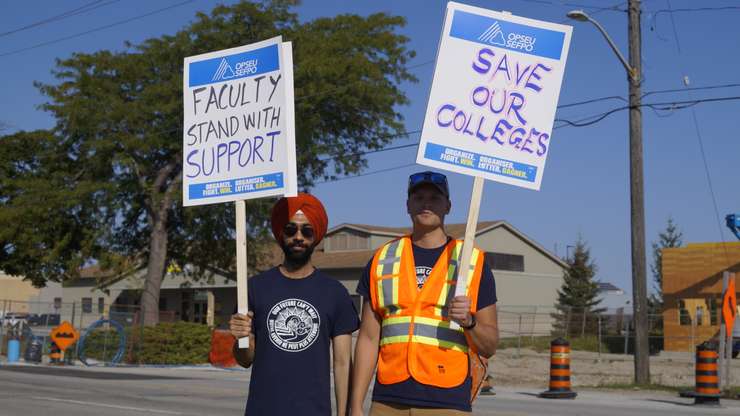 Striking OPSEU members. September 11, 2025. (Photo by Natalia Vega)