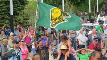 London Knights fans await the team's arrival in Victoria Park, May 30, 2016. Photo by Miranda Chant, Blackburn News.
