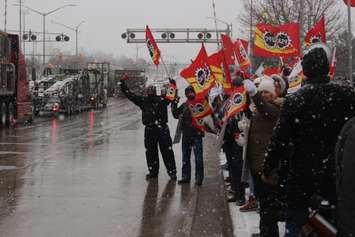 Members of the Customs and Immigration Union (CIU) rally along Huron Church Rd in Windsor on January 12, 2018. Photo by Mark Brown/Blackburn News
