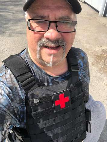 Kevin Broadwood wears bulletproof vest in Ukraine (Photo via Kevin Broadwood Facebook)
