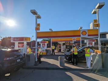 Shell gas giveaway, Thursday July 21, 2022. Photo by Sarah Woodley. 