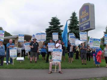 OPSEU and anti-wind turbine groups greet Ontario's premier with harshly worded signs and chanting June 18, 2015 (BlackburnNews.com Photo by Briana Carnegie)