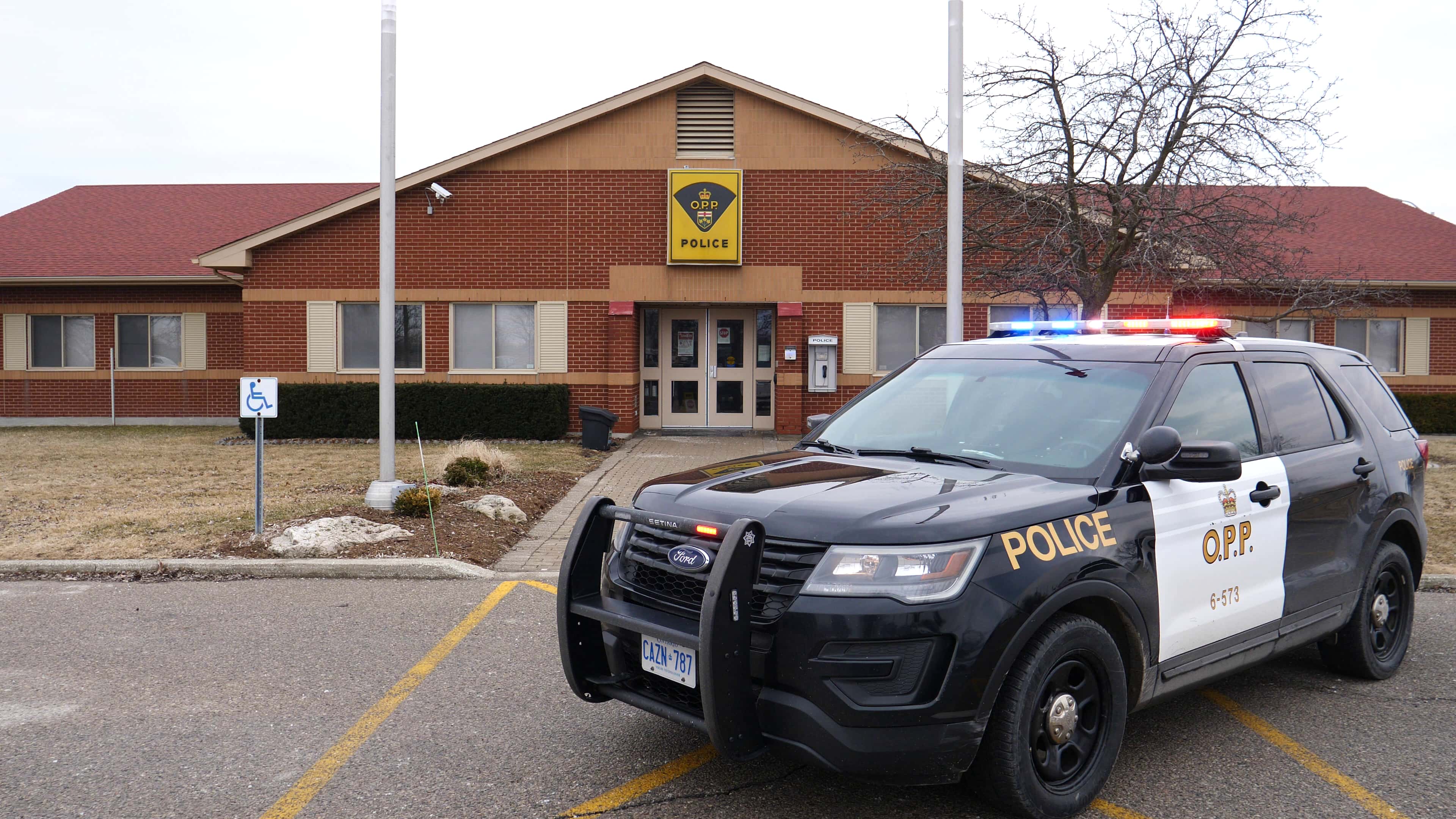 OPP seeking suspects in Petrolia Line break and enter