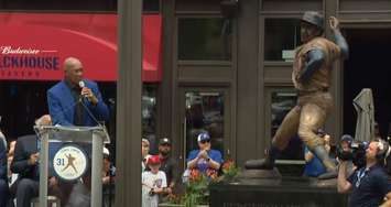 Fergie Jenkins statue unveiling at Wrigley Stadium in Chicago on May 20, 2022. (Screengrab via WGN News YouTube)