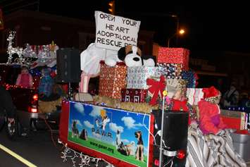 Local residents line the streets of Downtown Chatham during the Santa Clause Parade, November 20, 2015. (Photo by Ricardo Veneza)