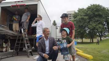 Chris Hadfield with Bronzen Fontaine, 4, and Deerin Ross, 9, at Canada’s Walk of Fame Hometown Star Celebration. August 6, 2019. (BlackburnNews photo by Colin Gowdy)