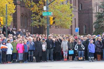 A crowd gathers for the Remembrance Day ceremony at the Cenotaph in Victoria Park in London, November 11, 2016. (Photo by Miranda Chant, Blackburn News.)