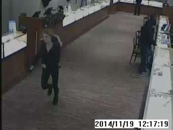 A female suspect at Peoples Jewellers in Devonshire Mall, November 21 2014.  (Photo courtesy of the Windsor Police Service.)