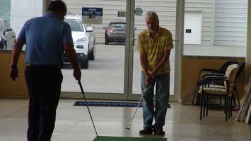 Scott Pelltier prepares to take a 60-foot putt to win $10,000 (Photo by Jake Kislinsky)