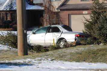 A single-vehicle crash closes a stretch of County Rd. 20 in Amherstburg, January 18, 2016. (Photo by Mike Vlasveld)