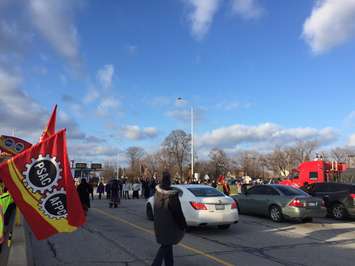 Picket Lines At Blue Water Bridge Bolstered By First Nations Members - Dec 5/16 (Submitted photo)