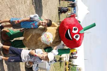 Tobe Cobe was the mascot for the 1979 IPM when it was held in the region. He was recreated for IPM 2018. (Photo by Angelica Haggert)
