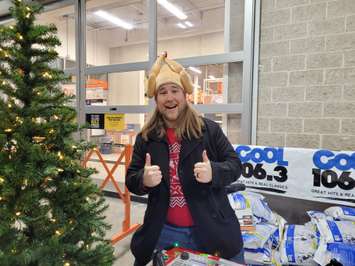 COOL 106.3 Annual Food Drive for the Inn of the Good Shepherd, Dec 10, 2021. Photo by Stephanie Chaves. 