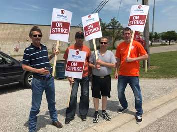 Workers at Heligear-Northstar Aerospace in Lakeshore work the picket line on June 4, 2017 (Photo courtesy of Unifor Local 444 Facebook page)