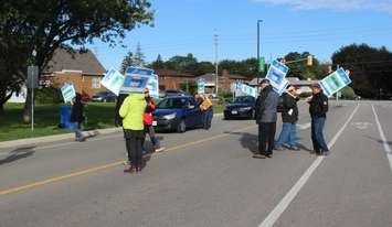 Faculty at St. Clair College strike at the Cabana Rd. entrance, October 16, 2017. (Photo by Maureen Revait) 