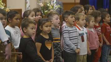 Students from Aamjiwnaang’s Binoojiinyag Kino Maagewgamgoos Early Learning Centre perform the national anthem at the inaugural meeting for the 2022-2026 Sarnia council term. November 15, 2022 Photo by Melanie Irwin