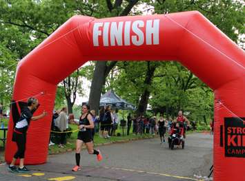 Andrea Karl becomes a two-time female winner of the Y-CHOK Bridge Race June 4, 2017 (Photo by Dave Dentinger)