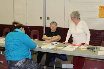 Registration table for the Chatham-Kent Mandarin MS Walk. May 7, 2017. (Photo by Natalia Vega)

