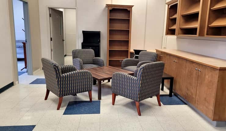 Sitting area in the HART Hub, located at 275 Wellington St. January 26, 2026. (Photo by Stephanie Chaves)