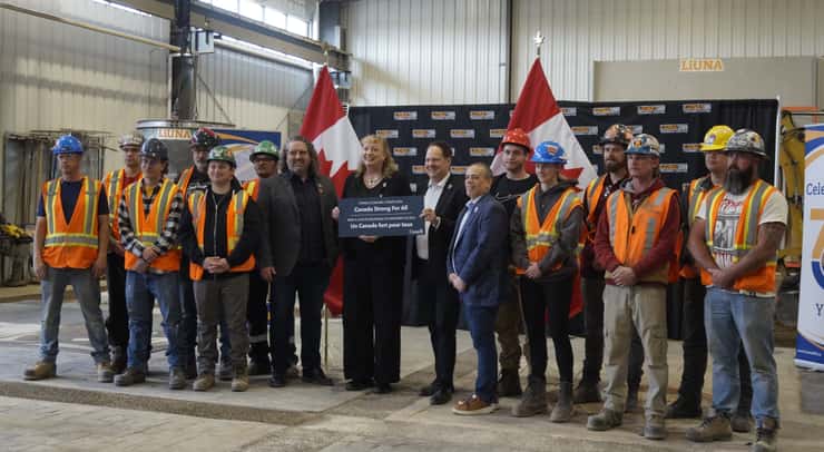 Sarnia-Lambton-Bkejwanong MP Marilyn Gladu and Secretary of State for Labour MP John Zerucelli meet with members of LiUNA Local 1089 in Sarnia. May 1, 2026. (Photo by Natalia Vega)