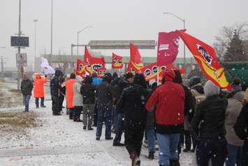Members of the Customs and Immigration Union (CIU) rally along Huron Church Rd in Windsor on January 12, 2018. Photo by Mark Brown/Blackburn News
