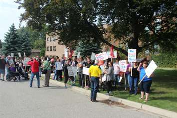Protesters rally outside of Copper Terrace nursing home in Cahtham in protest of cuts to care giver positions. October 3, 2018. (Photo by Greg Higgins)