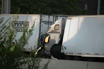 Rear-end crash on westbound 402 near Colborne Rd. Sept. 5, 2016 (BlackburnNews.com photo by Dave Dentinger)