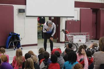 Joe Roberts speaking to students at Queen Elizabeth II Public School. November 28, 2016. (Photo by Natalia Vega)