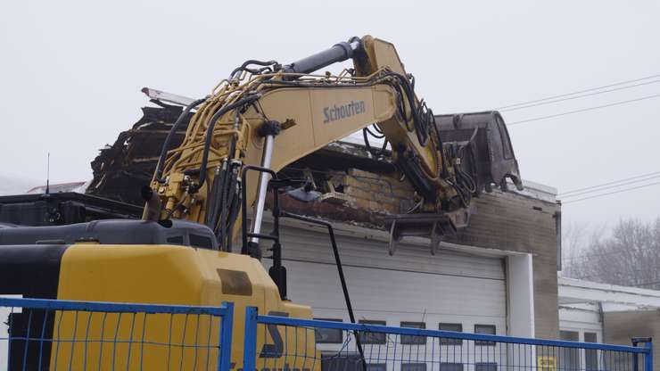 Demolition of the old Sarnia fire station. January 24, 2024. (Photo by Natalia Vega)