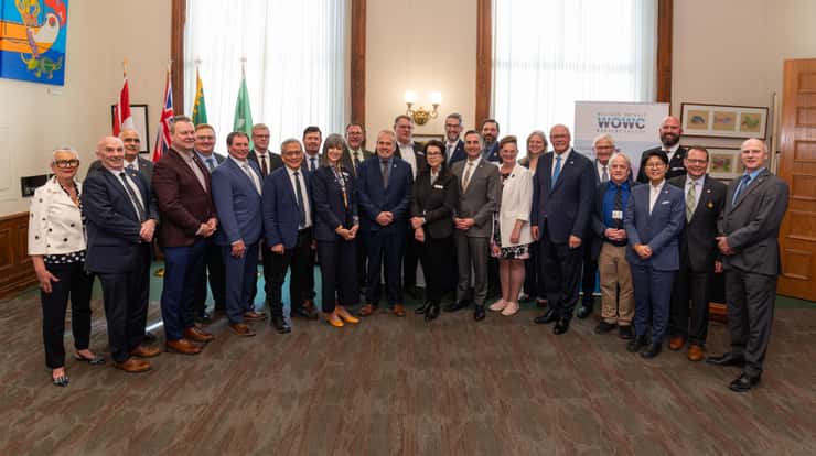 Group photo of Western Ontario Wardens Caucus and Members of Provincial Parliament (Photo courtesy of WOWC)