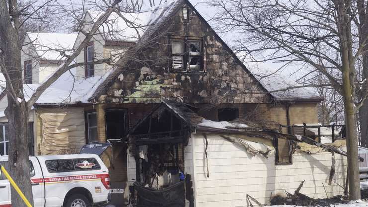 Fire at Germain Street and Montcalm Avenue in Sarnia (Photo by: Lindsay Newman, Blackburn Media)