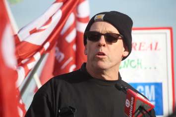 Greg Moffatt, GM Oshawa plant chairman for Unifor Local 222, speaks at the Unifor rally at Dieppe Gardens, Windsor, January 11, 2019. Photo by Mark Brown/Blackburn News.