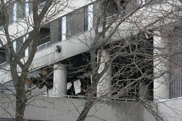 An overnight fire at Kenwick Place caused an evaucation and injuries Nov. 22, 2015 (BlackburnNews.com photo by Dave Dentinger)