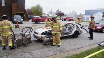 Firefighters show students how power the Jaws Of Life can be. (Photo by Jake Jeffrey)