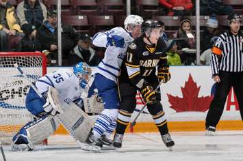 Hayden Hodgson battles in front of the Mississauga net. Photo by Metcalfe Photography)