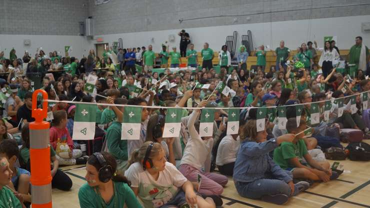 Kids waving flags at the Franco-Ontarian ceremony in Sarnia on September 25, 2025 (Photo by: Lindsay Newman/ Blackburn Media)