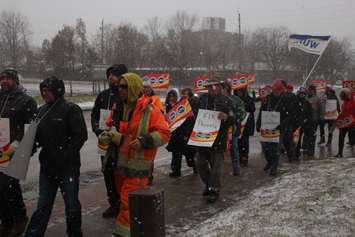 Members of the Customs and Immigration Union (CIU) rally along Huron Church Rd in Windsor on January 12, 2018. Photo by Mark Brown/Blackburn News