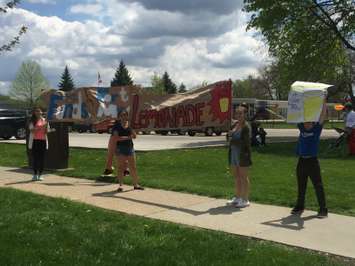 Students at Sarnia's Hanna Memorial Public School raising funds for Fort McMurray through a lemonade stand. May 13, 2016 (BlackburnNews.com Photo by Briana Carnegie)