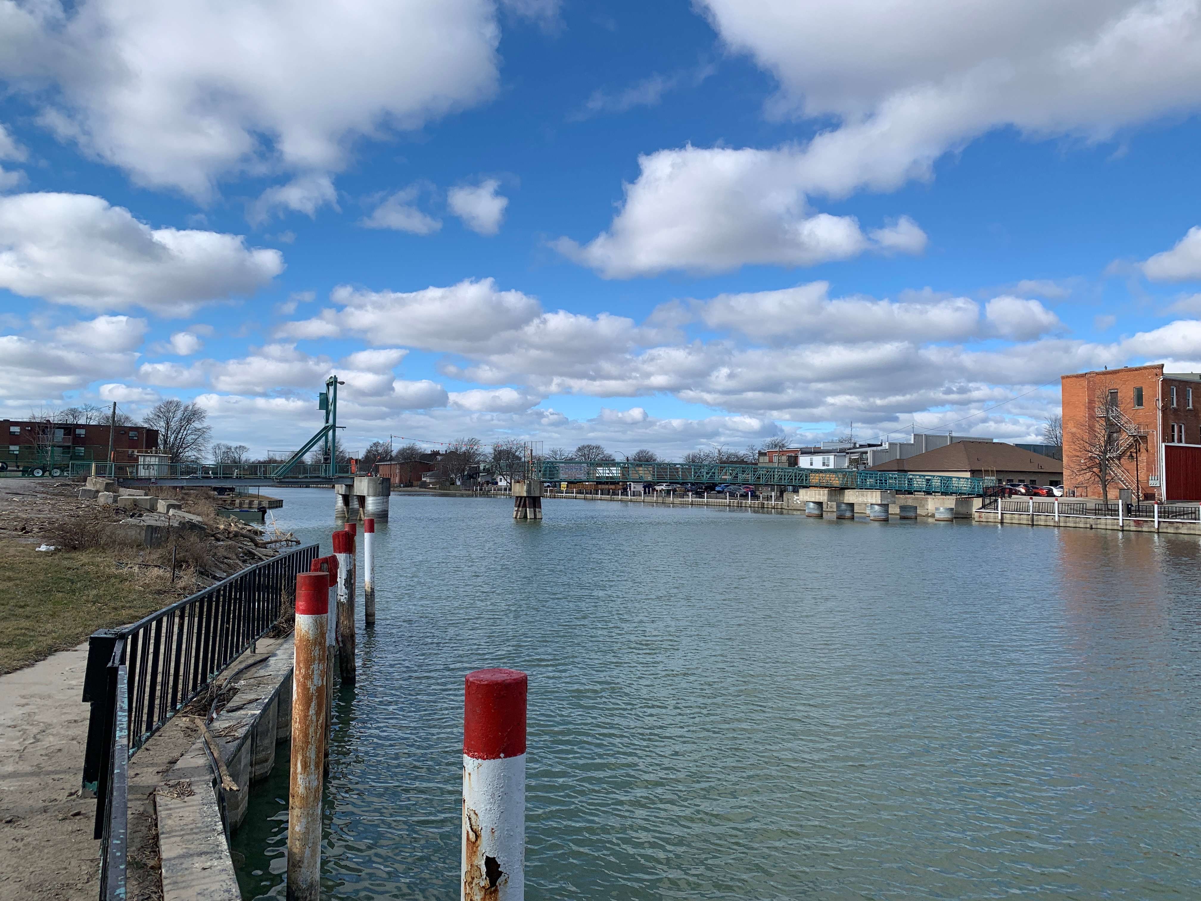 Pedestrian bridge in Wallaceburg to open, but repair costs rise by 0,000