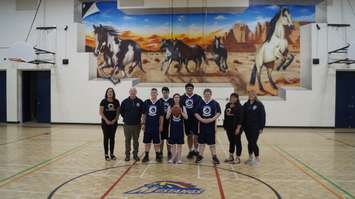 Alexander Mackenzie's basketball team with teachers Sarah Hotke and Mark MacDonald, and representatives from Mainstreet Credit Union. May 30, 2023. (Photo by Natalia Vega)