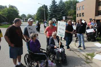 Workers, residents and their families rally outside of Copper Terrace nursing home in Cahtham in protest of cuts to care giver positions. October 3, 2018. (Photo by Greg Higgins)