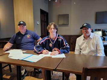 Flyers GM Dennis Meston (L), Logan O'Leary Dilosa (C), Flyers Head Coach Chris Fryfogle (R) - June 6/22 (Blackburn Media photo by Josh Boyce)